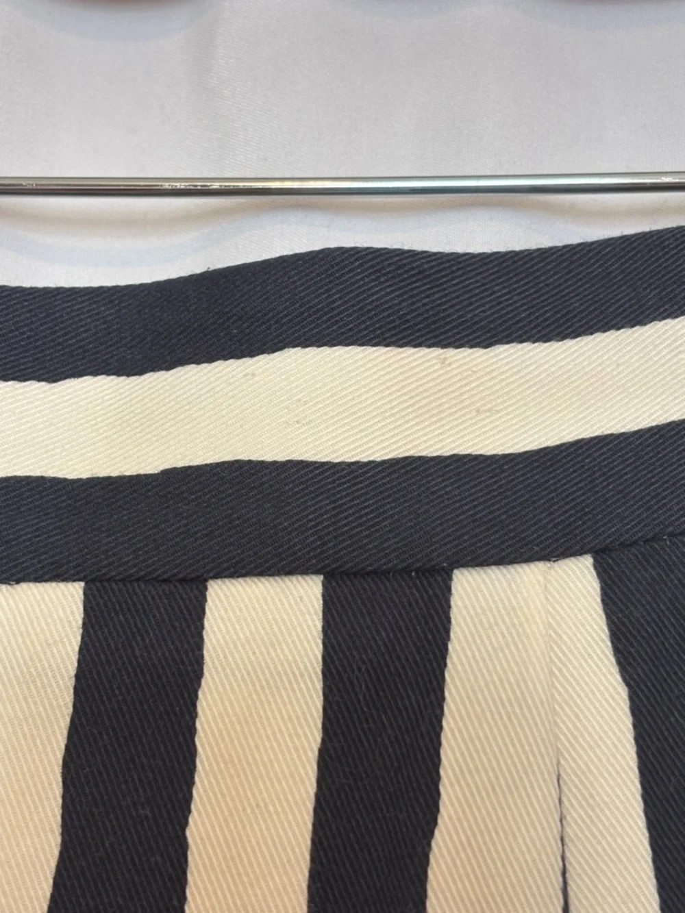 Vintgage Louis Feraud Black &‎ Cream Vertical Stripe Straight Skirt Lined size 8